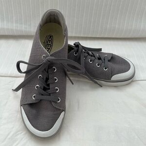 Keen Elsa iii Women’s Gray Canvas Lace-Up Everyday Sneakers Sz 7